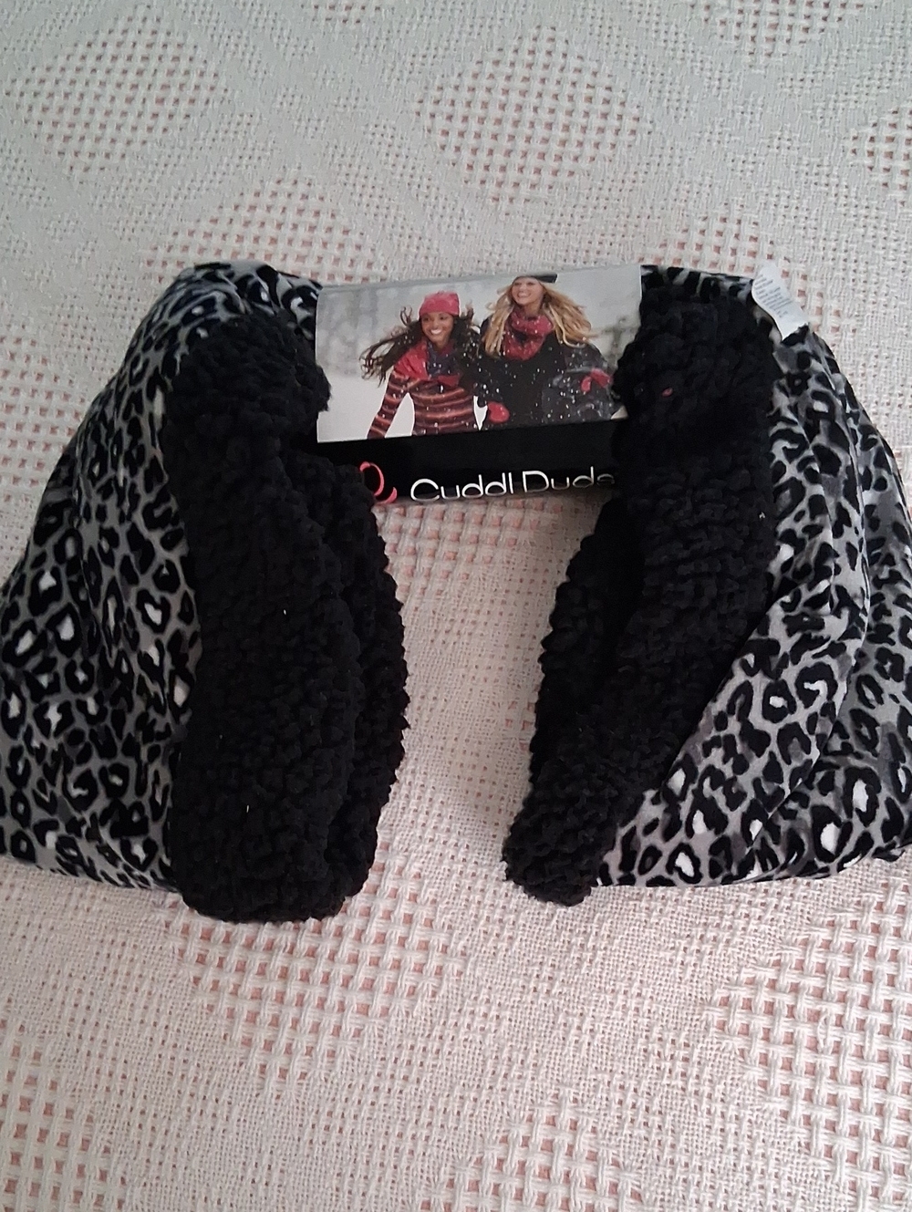 Cuddl Duds Black & Gray Leopard Sherpa Cape